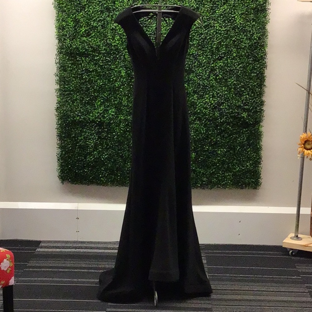 Black dress with cap sleeve